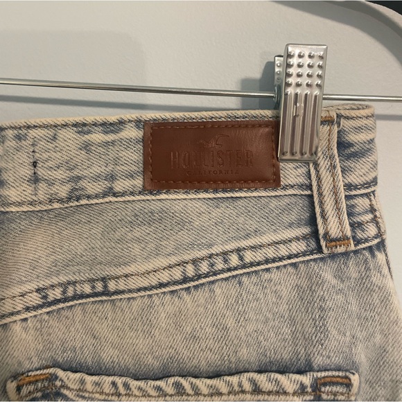 Hollister Light Wash Ripped Jean Skirt With Pink Floral Embroidery🌸🌷 - Picture 6 of 8